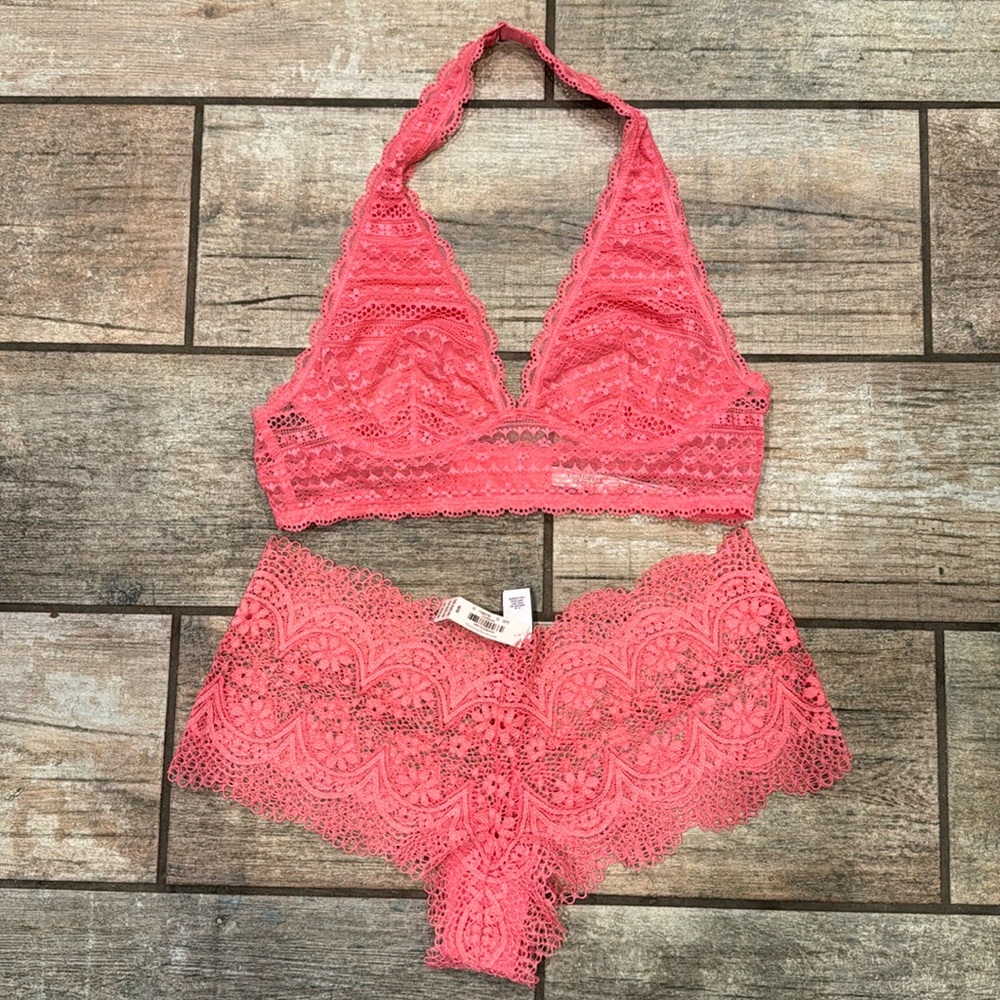 Victoria’s Secret Lace Bralette and Panties Lingerie Set Size Medium